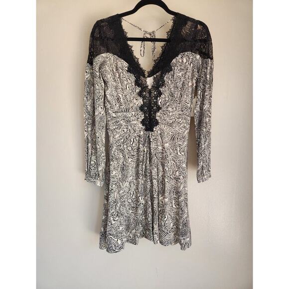 NWT By Anthropologie Lacy V-Neck Mini Dress US 6 White Black #G4402 - Picture 2 of 13